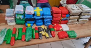 Agentes apreendem 63 tabletes de entorpecentes no município de TonantinsTrês homens foram presos por tráfico de drogas na ação