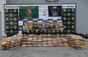 Fuzis e meia tonelada de droga são apreendidos em ManacapuruMaterial estava em área de difícil acesso