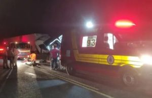 TRAGÉDIA – Acidente entre van e caminhão mata 12 pessoas em TocantinsTodas as vítimas, quatro homens, sete mulheres e um bebê, seguiam na van e voltavam de atendimento médico em Palmas