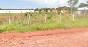 Menina de 6 anos esfaqueia criança de 9 durante briga em campo de futebol