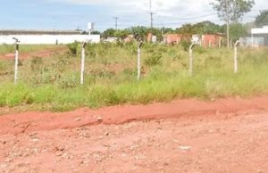 Menina de 6 anos esfaqueia criança de 9 durante briga em campo de futebol