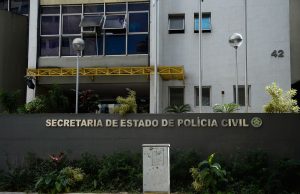 Polícia indicia 5 por morte de menina imprensada por carro alegóricoInquérito foi concluído pela 6ª DP do Rio