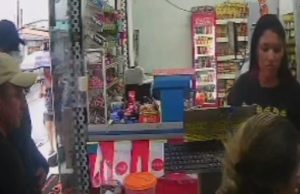 Por ser mãe solo, Justiça solta jovem suspeita de assaltar mercadinho em Manaus