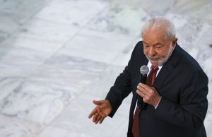 “É preciso colocar o rico no imposto de renda”, diz Lula