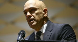 Moraes abre inquérito contra governador e ex-secretário do DF