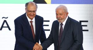 Reforma tributária é fundamental à reindustrialização, diz AlckminVice-presidente assumiu o Ministério da Indústria, Comércio e Serviços
