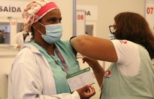 Covid-19: quase 69 milhões estão com a dose de reforço atrasadaDados mostram que 30 milhões não receberam segunda dose de reforço