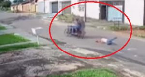 Mulher é arrastada no asfalto durante tentativa de assalto