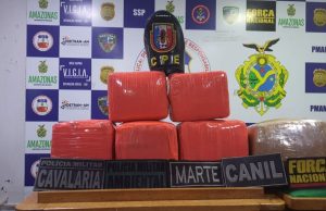 Policiais Militares da Base Arpão apreenderam 26kg de skunk em embarcaçãoSuspeito confessou que iria receber R$ 5 mil para levar a droga até a capital.