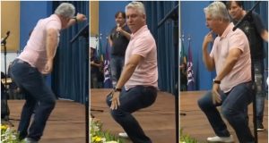 Vereador da Bahia vira sensação com dancinha em palestraNas fotos, Henrique Carballal (PDT-BA) protagonizou o momento inusitado em uma palestra para educadores.