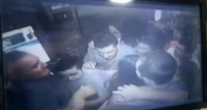 Elevador com 11 pessoas despenca em MaceióO elevador tinha capacidade máxima para 8 pessoas.