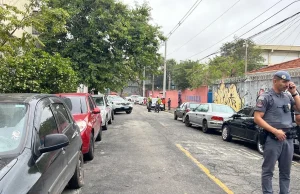 São Paulo: Professores e aluno são esfaqueados em uma escola estadualPais relatam que agressões físicas entre alunos são constantes na escola