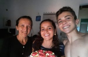 Influencer que passava por dificuldades comemora sucesso na web