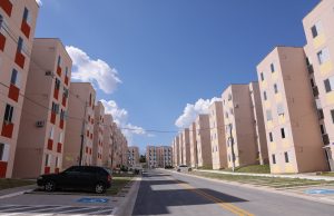 Prefeitura de Manaus vai buscar ajuda do Governo Federal para construção de habitação social.