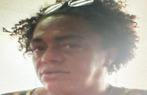 Pai de santo suspeito de participar da morte do motorista de ônibus se entrega à políciaEle é suspeito de apresentar atirador para esposa da vítima, apontada como mandante do crime.