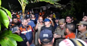 Prefeitura de Manaus acompanha resgate de vítimas de deslizamento