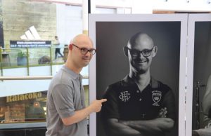 Sejusc lança exposição “Um Olhar 21” em comemoração ao Dia Internacional da Síndrome de Down“O nome da exposição é “Um Olhar 21” em referência aos três cromossomos do par 21.