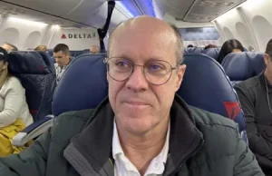 Empresário oferece US$ 100 mil para passageira retirar máscara em aviãoO norte-americano Todd Kirsch é famoso por promover desinformações sobre a Covid-19