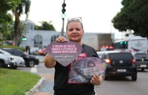 Prefeitura realiza campanha de sensibilização contra o trabalho infantil nas ruas de ManausA Prefeitura de Manaus reforça que é dever de todos proteger os direitos das crianças e adolescentes e que denúncias de trabalho infantil podem ser feitas pelo Disque 100.