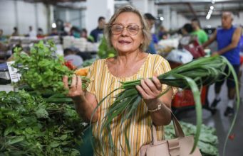 Feiras de Produtos Regionais da ADS em Manaus facilitam dia a dia de moradores e ajudam a criar bom hábito alimentar