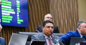 Caio André solicita melhorias para o Coroado a partir de demandas apresentadas na Câmara CidadãIndicações tratam sobre infraestrutura para quadras de escolas e a construção de uma creche.