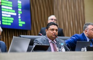 Caio André solicita melhorias para o Coroado a partir de demandas apresentadas na Câmara CidadãIndicações tratam sobre infraestrutura para quadras de escolas e a construção de uma creche.