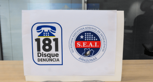 Denúncia feita ao Disque 181 resulta em prisão de mulher no aeroporto da França por tráfico de drogasAs informações indicavam que a suspeita estava com cerca de 80 cápsulas de droga no estômago. Denúncia feita ao Disque 181 resulta em prisão de mulher no aeroporto da França por tráfico de drogas