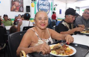 Governo do Amazonas reinaugura unidade do Prato Cheio no Jesus Me Deu