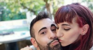 Irmãos que vivem juntos e têm dois filhos, fazem campanha para mudar lei e oficializarem relacionamentoIrmãos que são casados? Isso mesmo, eles são irmãos de sangue por parte de pai, porém, não foram criados juntos. Irmãos que vivem juntos e têm dois filhos, fazem campanha para mudar lei e oficializarem relacionamento