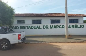 Ataque a colégio de Santa Tereza de Goiás deixa alunos feridos.Um aluno de 13 anos entrou hoje de manhã em uma escola em Santa Tereza de Goiás, e esfaqueou três colegas.