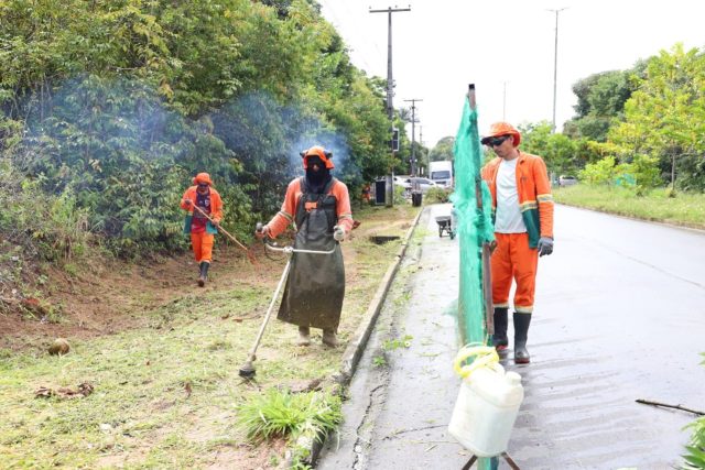 avenidas de manaus recebem serviço de limpeza da prefeitura