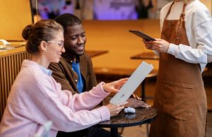 Procon-AM orienta sobre os direitos do consumidor em bares, cinemas, restaurantes e casas noturnasConfira o que diz o Código de Defesa do Consumidor (CDC)