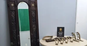 PC-AM prende homem em flagrante por receptação de chapeleira originária da França do século XVIIIMóvel de valor inestimável que estava na família a gerações foi furtado no dia 4 de abril deste ano.
