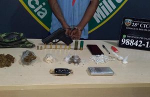 Com auxílio do Paredão, PMAM prende dupla que realizou arrastão no bairro PuraquequaraCom a dupla foram apreendidos porções de entorpecentes e munições.