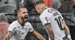 Corinthians vence Liverpool na estreia da LibertadoresRóger Guedes foi o destaque do jogo marcando dois gols.