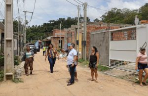 Vereador Marcio Tavares comemora implantação da rede de energia na comunidade Vila Nova, no MauazinhoCerca de 10 profissionais da UGPM estiveram no local realizando o trabalho