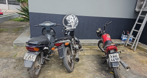 Polícia fiscaliza oficinas mecânicas e apreende motocicletasObjetivo da ação foi localizar veículos de procedência ilícita.