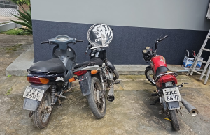 Polícia fiscaliza oficinas mecânicas e apreende motocicletasObjetivo da ação foi localizar veículos de procedência ilícita.