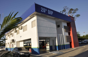 Polícia prende foragida da Justiça condenada a 16 anos de reclusão por mandar matar o maridoA mulher mandou matar o marido para ficar com o amante.