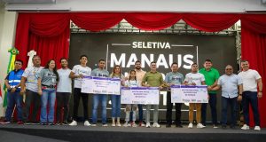 Prefeitura de Manaus entrega passagens aéreas aos atletas que vão competir no Campeonato Brasileiro de Jiu-JítsuO prefeito David Almeida entregou, nesta quinta-feira, 13/4, as 42 passagens aéreas aos atletas qualificados para representar a cidade de Manaus no Campeonato Brasileiro de Jiu-Jítsu.