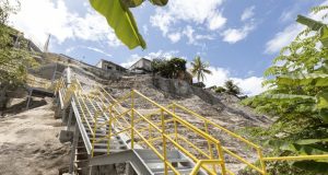 Governo do Estado conclui obra de contenção de erosão no bairro São RaimundoDesbarrancamento colocava em risco várias residências e dificultava a circulação de pessoas. Governo do Estado conclui obra de contenção de erosão no bairro São Raimundo
