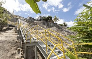 Governo do Estado conclui obra de contenção de erosão no bairro São RaimundoDesbarrancamento colocava em risco várias residências e dificultava a circulação de pessoas. Governo do Estado conclui obra de contenção de erosão no bairro São Raimundo