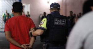 Homem é flagrado com adolescente em pousada no Jorge Teixeira A ação também resultou na interdição de outro estabelecimento do mesmo ramo. Homem é flagrado com adolescente em pousada no Jorge Teixeira