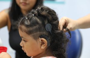 Novos pacientes são beneficiados com implante coclear na rede pública de Saúde do AmazonasProcedimento está disponível pelo SUS no Amazonas desde abril. Novos pacientes são beneficiados com implante coclear na rede pública de Saúde do Amazonas