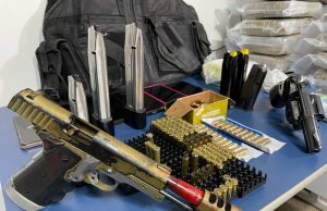 PC-AM prende integrantes de grupo criminoso envolvidos em roubos e furtos a residências e tráfico de drogas, em ManausAs pessoas que tenham sido vítimas desses criminosos podem procurar a DERFD. PC-AM prende integrantes de grupo criminoso envolvidos em roubos e furtos a residências e tráfico de drogas, em Manaus