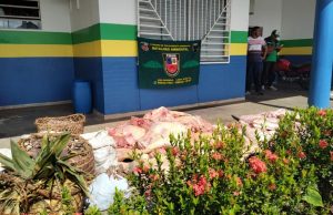 Policiais do Batalhão de Policiamento Ambiental apreendem 781 kg de carne de animais silvestre em feira em CoariA apreensão foi realizada em conjunto com agentes de órgãos de vigilância e meio ambiente do município e Guarda Civil Municipal. Policiais do Batalhão de Policiamento Ambiental apreendem 781 kg de carne de animais silvestre em feira em Coari