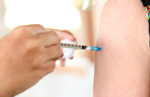 Prefeitura reforça que multivacinação pode impedir entrada de doenças detectadas próximas a ManausA Prefeitura de Manaus está convocando a população para participar da Campanha Nacional de Multivacinação, principalmente diante da confirmação de novos casos de doenças graves, e imunopreveníveis, em áreas próximas da capital amazonense. Prefeitura reforça que multivacinação pode impedir entrada de doenças detectadas próximas a Manaus