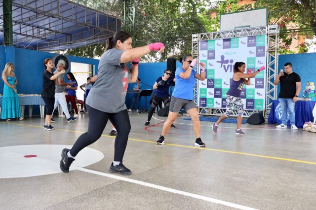 Usuários do Mais Vida da Raiz mostram a arte do Muay Thai em comemoração de aniversário do projeto