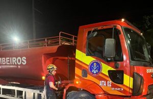 Corpo de Bombeiros combate incêndio em loja de móveis e eletrodomésticos na avenida Torquato TapajósAo todo, oito veículos da corporação foram deslocados para o lugar da ocorrência e mais 80 mil litros de água foram usados. Corpo de Bombeiros combate incêndio em loja de móveis e eletrodomésticos na avenida Torquato Tapajós