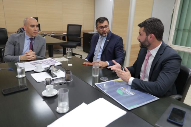 Em Brasília, Wilson Lima busca por parceria com Governo Federal para programas de soluções de moradias do AM